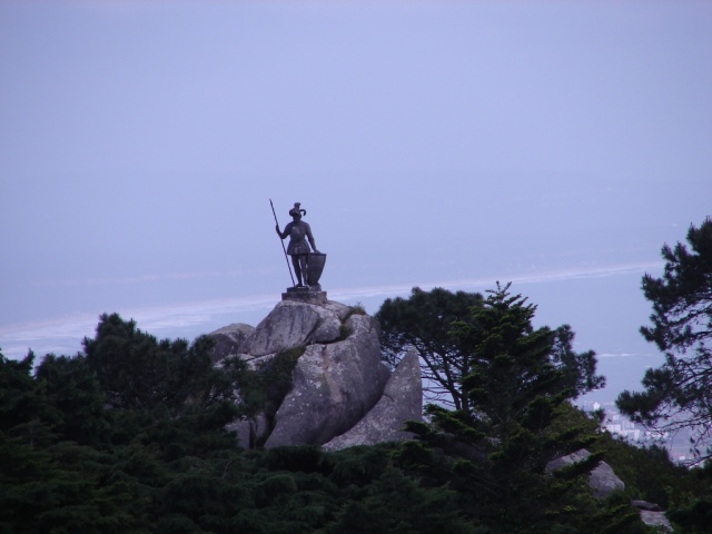 2008/03(March)/AroundTheWorld/Lisbon/640x480_guardian of Pena Palace.jpg